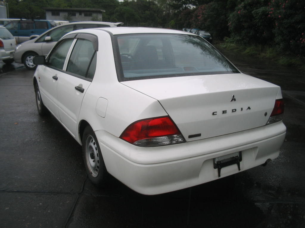 2000 Mitsubishi Lancer Cedia Pictures