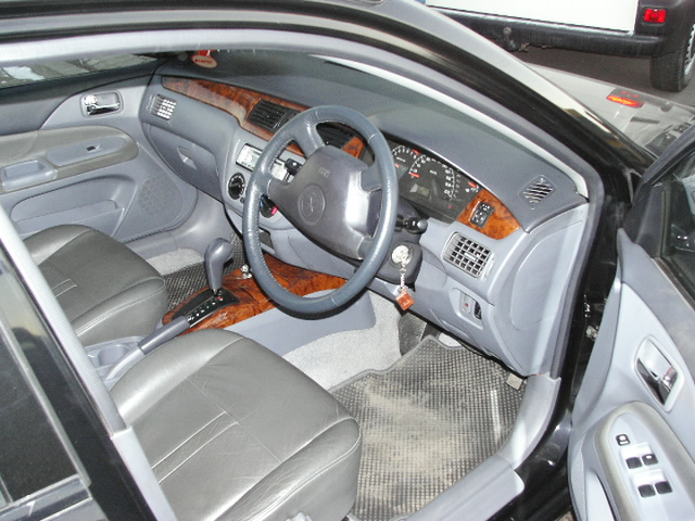 2000 Mitsubishi Lancer Cedia Photos