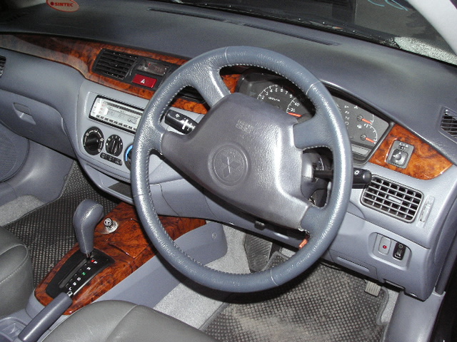 2000 Mitsubishi Lancer Cedia Pics