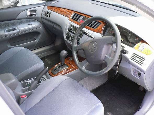 2000 Mitsubishi Lancer Cedia Pictures