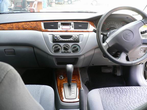2000 Mitsubishi Lancer Cedia Photos