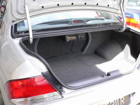 2000 Mitsubishi Lancer Cedia Pictures
