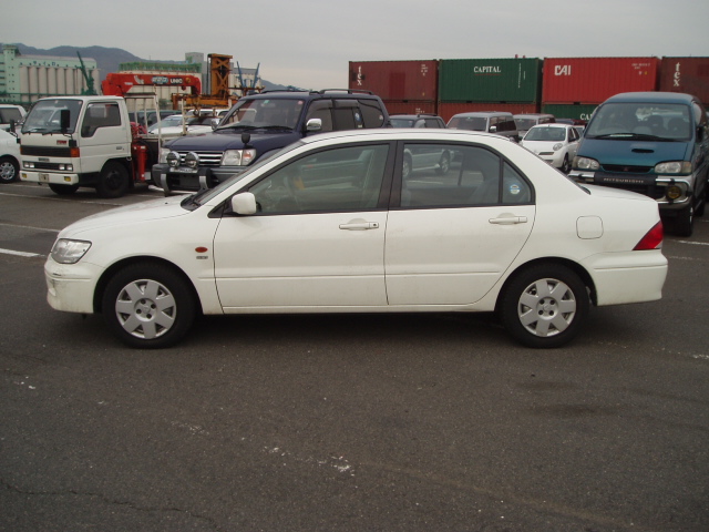 2000 Mitsubishi Lancer Cedia Photos