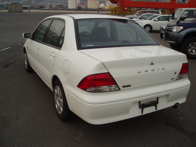 2000 Mitsubishi Lancer Cedia Pictures