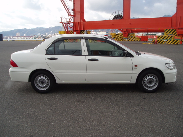 2000 Mitsubishi Lancer Cedia Pics