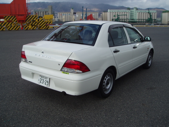 2000 Mitsubishi Lancer Cedia Pictures