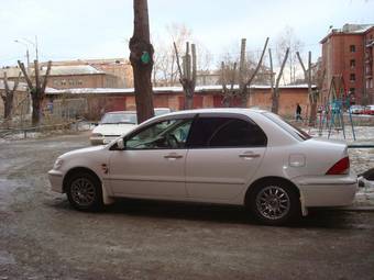 2000 Mitsubishi Lancer Cedia Pictures