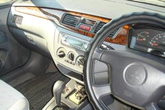 2000 Mitsubishi Lancer Cedia Pictures