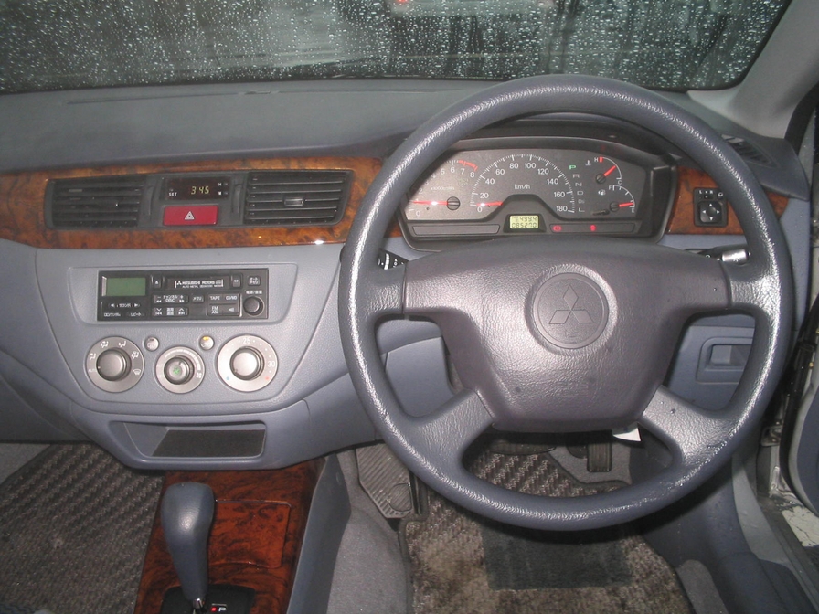 2001 Mitsubishi Lancer Cedia Pics