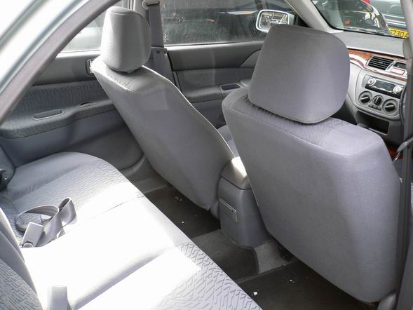 2001 Mitsubishi Lancer Cedia Images