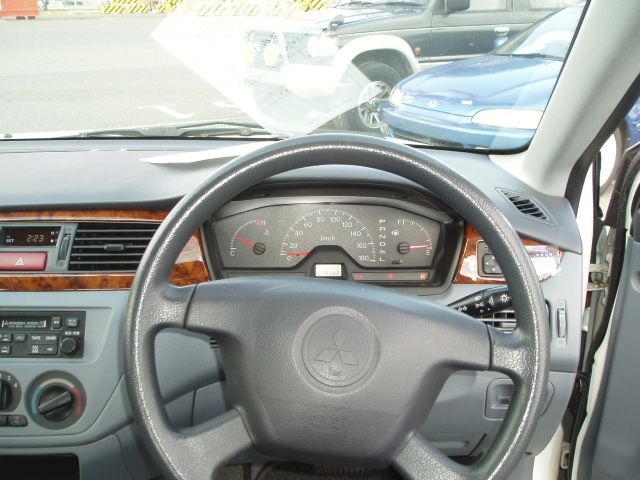 2001 Mitsubishi Lancer Cedia Images