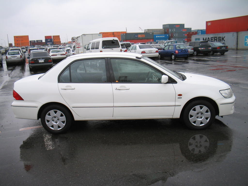 2001 Mitsubishi Lancer Cedia Photos