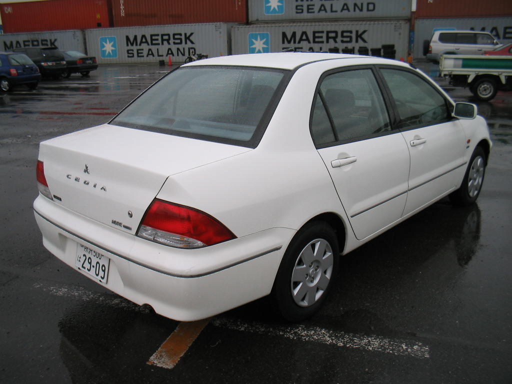 2001 Mitsubishi Lancer Cedia Pictures