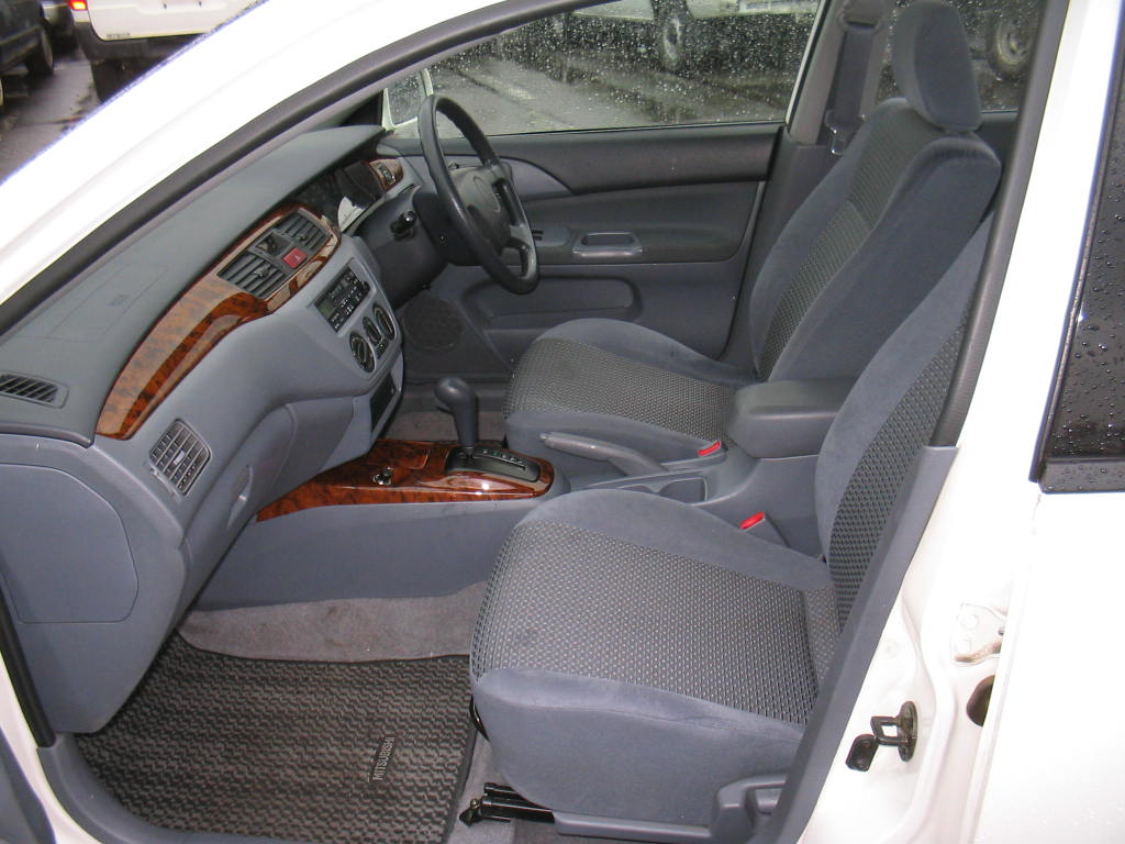 2001 Mitsubishi Lancer Cedia Photos