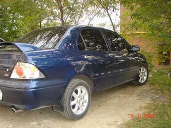 2001 Mitsubishi Lancer Cedia Pictures