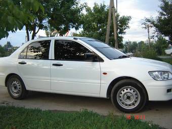 2001 Mitsubishi Lancer Cedia Photos