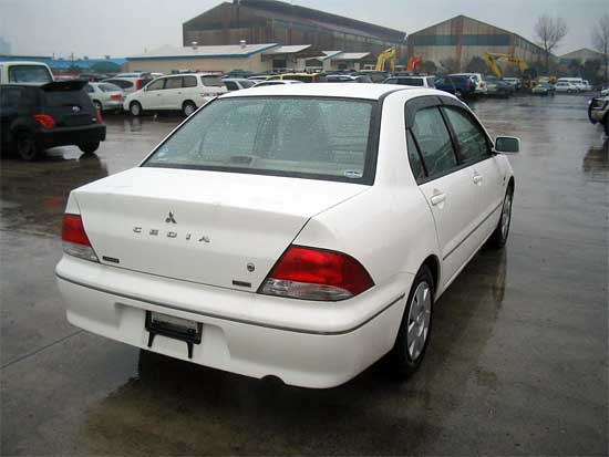 2002 Mitsubishi Lancer Cedia Pictures