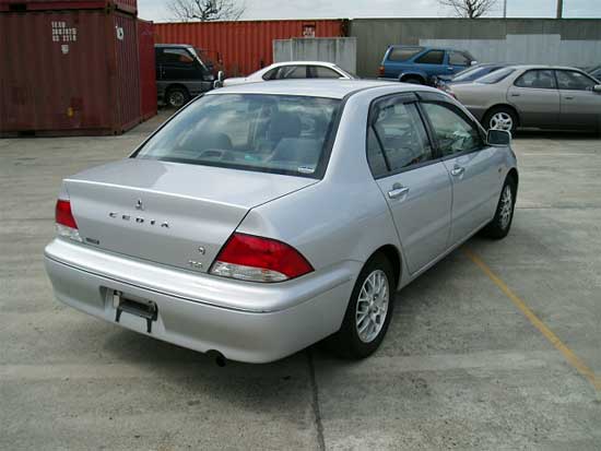 2002 Mitsubishi Lancer Cedia Photos