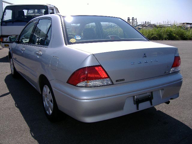 2002 Mitsubishi Lancer Cedia Pictures