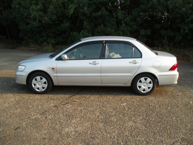 2002 Mitsubishi Lancer Cedia Pictures
