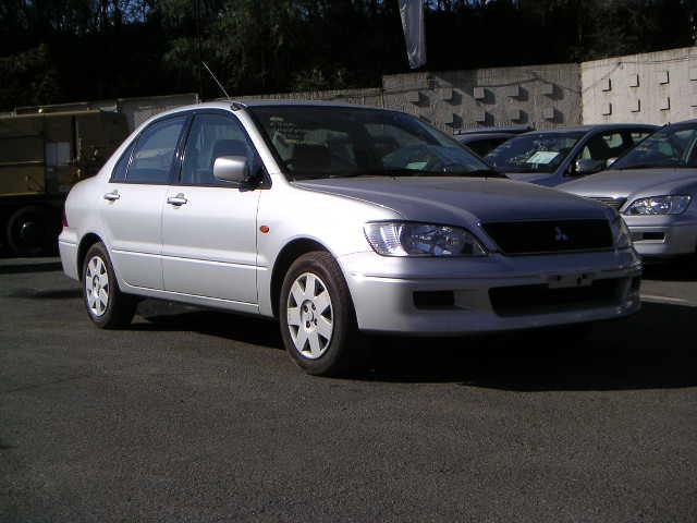 2002 Mitsubishi Lancer Cedia Photos