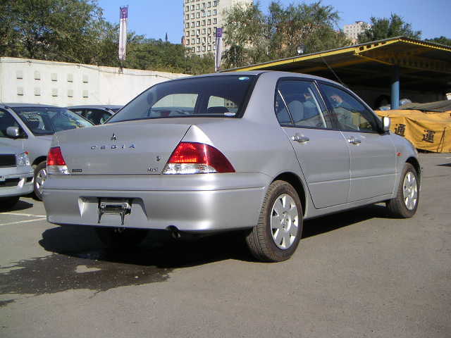 2002 Mitsubishi Lancer Cedia Photos