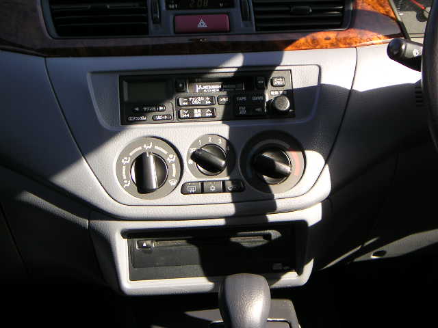 2002 Mitsubishi Lancer Cedia Pictures