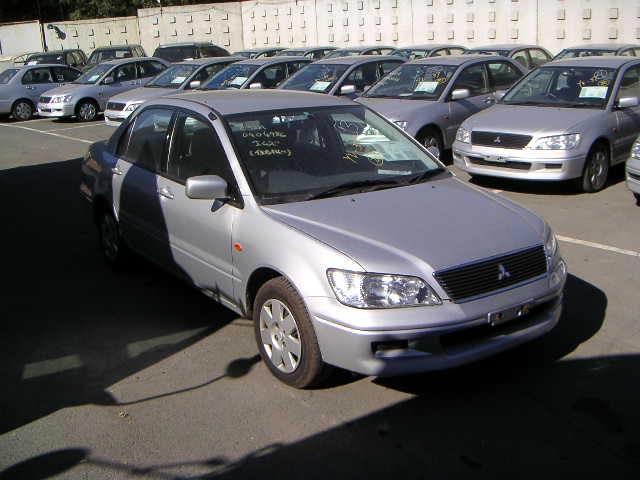 2002 Mitsubishi Lancer Cedia Photos