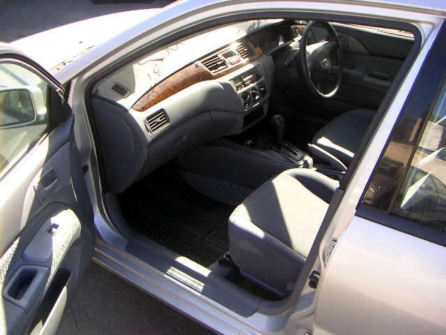 2002 Mitsubishi Lancer Cedia Pictures