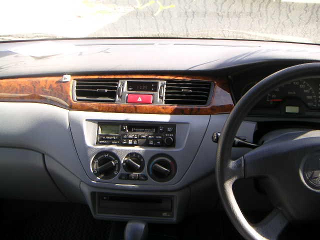 2002 Mitsubishi Lancer Cedia Pictures