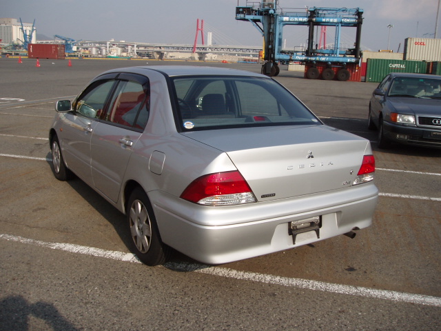 2002 Mitsubishi Lancer Cedia Pictures