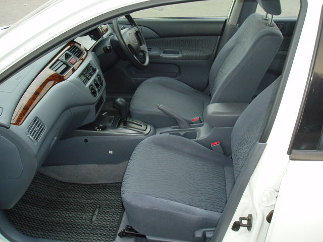 2002 Mitsubishi Lancer Cedia Pictures