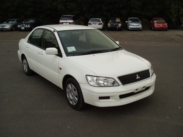 2002 Mitsubishi Lancer Cedia Pictures