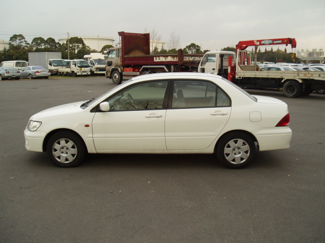 2002 Mitsubishi Lancer Cedia Pics