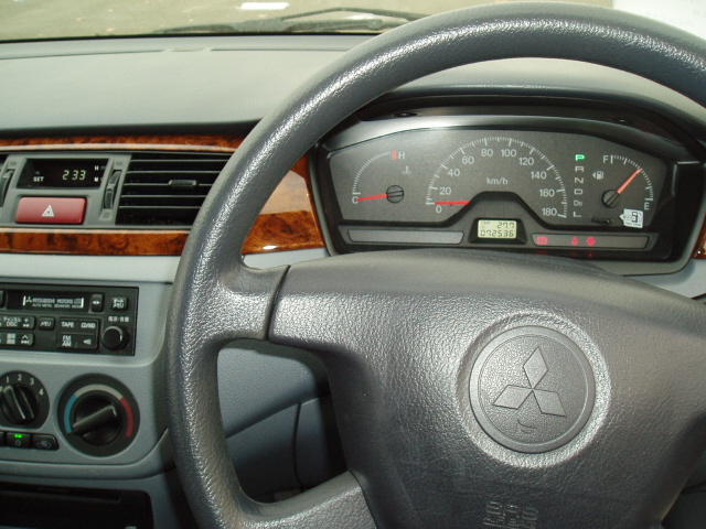 2002 Mitsubishi Lancer Cedia Pictures