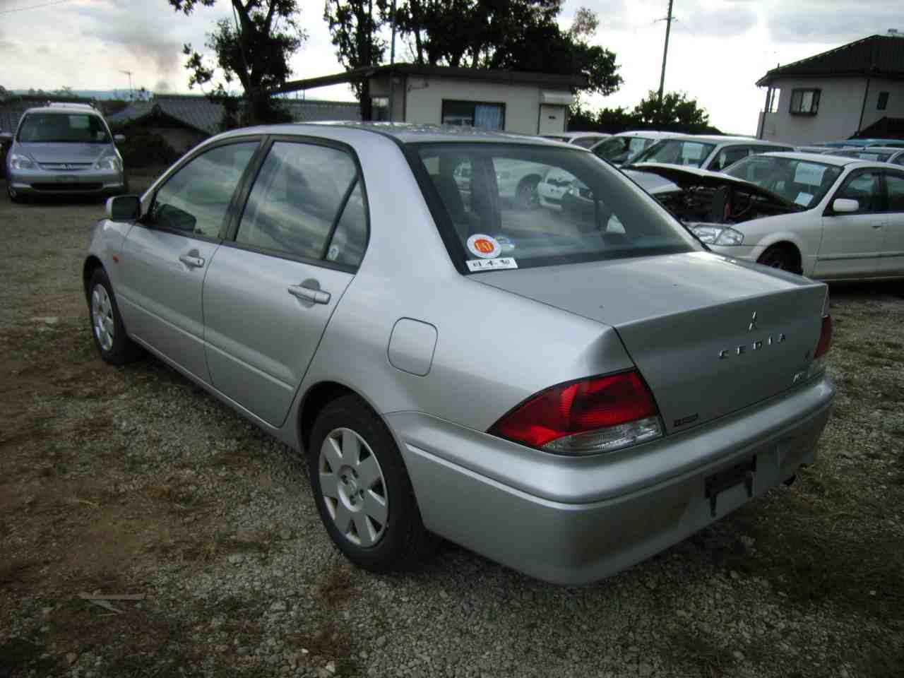 2002 Mitsubishi Lancer Cedia Pictures