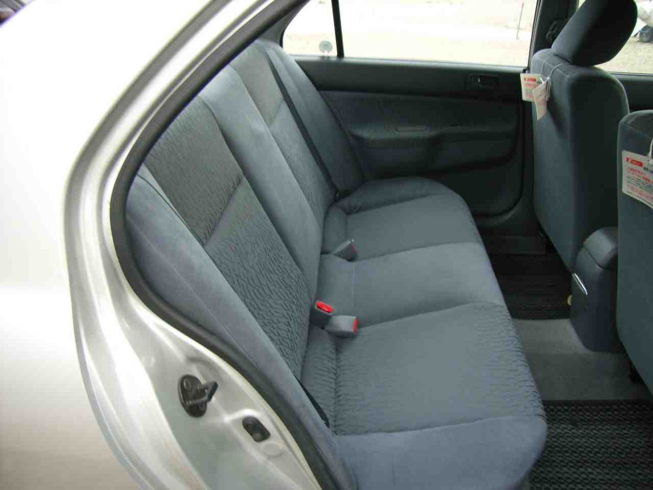 2002 Mitsubishi Lancer Cedia Photos