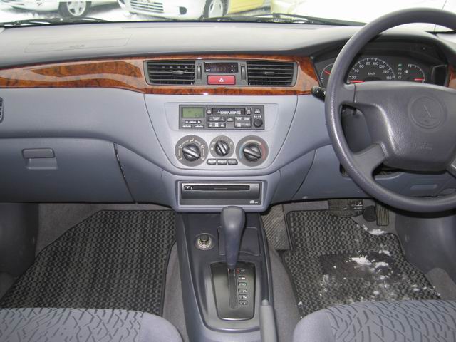 2002 Mitsubishi Lancer Cedia Photos