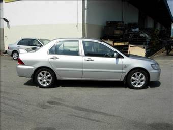 2002 Mitsubishi Lancer Cedia Pictures