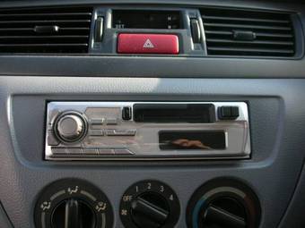 2002 Mitsubishi Lancer Cedia Pics
