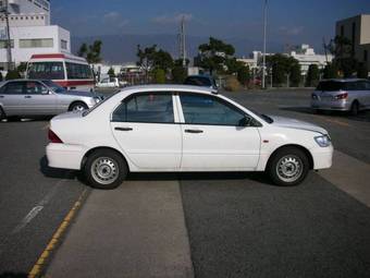 2002 Mitsubishi Lancer Cedia Photos