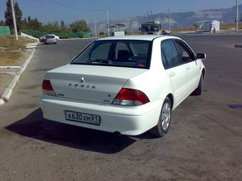 2002 Mitsubishi Lancer Cedia Photos