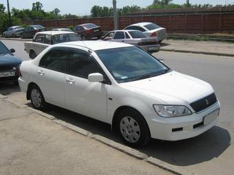 2002 Mitsubishi Lancer Cedia Photos