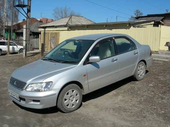 2002 Mitsubishi Lancer Cedia Photos