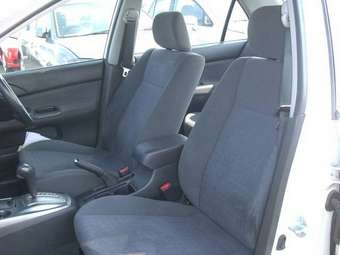 2004 Mitsubishi Lancer Cedia Photos