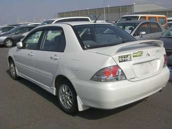 2004 Mitsubishi Lancer Cedia Photos