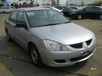 2004 Mitsubishi Lancer Cedia Images