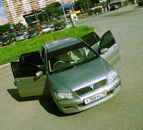 2000 Mitsubishi Lancer Cedia Wagon Photos