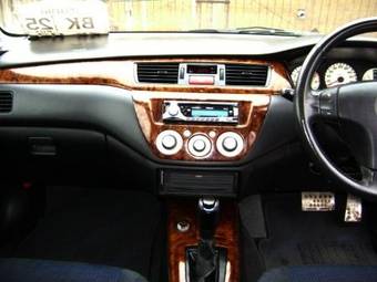 2002 Mitsubishi Lancer Cedia Wagon Photos