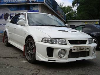 1998 Mitsubishi Lancer Evolution Photos